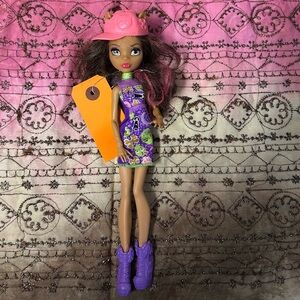 MONSTER HIGH 2016 clawdeen wolf doll and outfit.